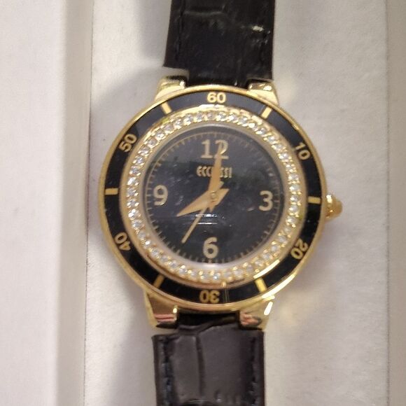 Elegant Black and Gold Watch - Picture 1 of 4